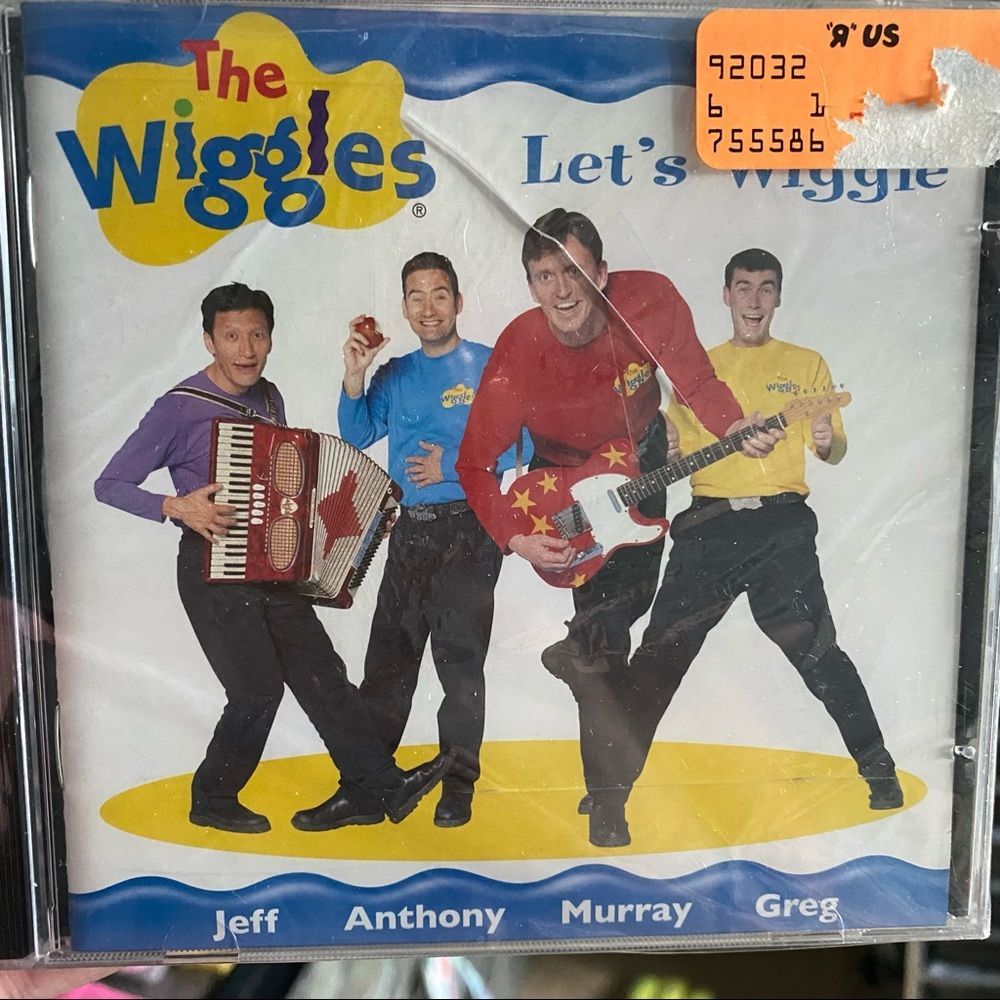 **SOLD**NWT THE WIGGLES “LETS WIGGLE” Cd
•Tag Size: OS
•NEW WITH TAGS
LOC#1560 - Picture 1 of 3